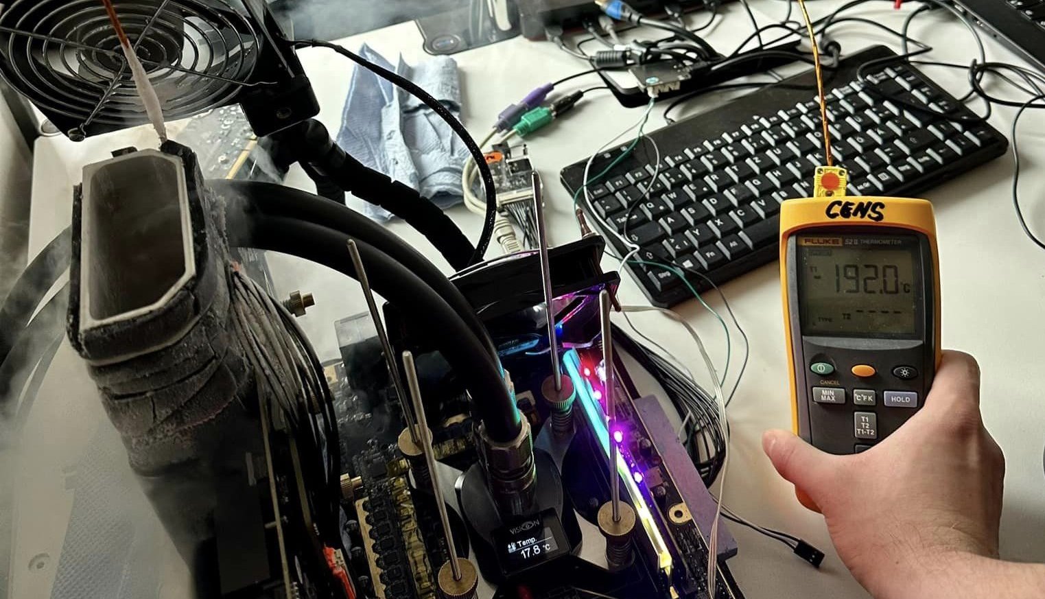 Übertakter bringt RTX 4090 auf glühende 3,825GHz