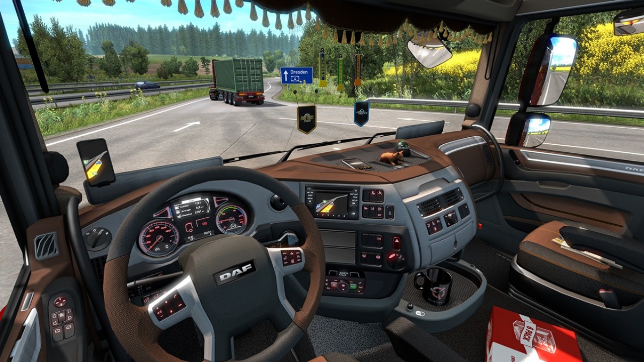 Euro Truck Simulator 2 v1.16.x - v1.44.x (+15 Trainer)