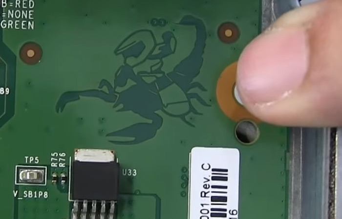 Every Xbox One X hides a master Chief tribute inside