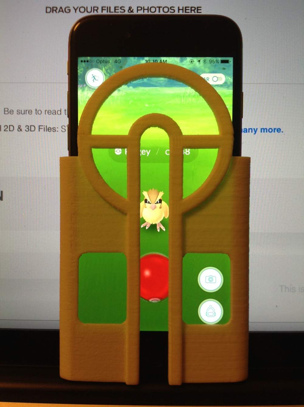 Diese iPhone-Hülle macht deine Pokémon Go-Würfe perfekt