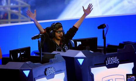 Want to learn the basics of LoL? This TBS show will teach you