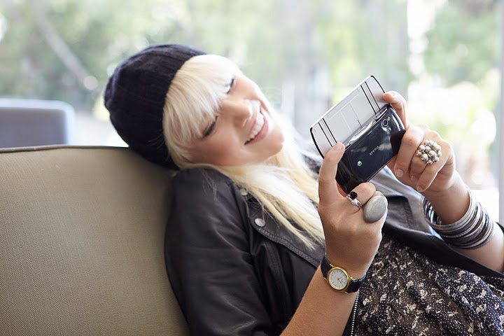 PlayStation Phone Xperia PLAY Officially Dated And Detailed