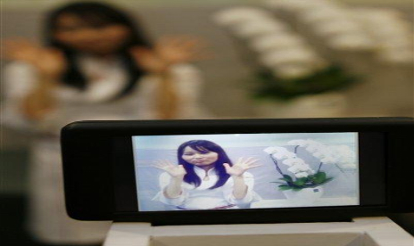 Toshiba Showcases glasses-less 3D Screen For Mobile Devices