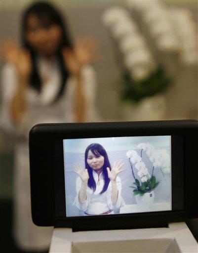 Toshiba Showcases glasses-less 3D Screen For Mobile Devices
