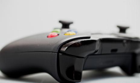Xbox One Supports 8 Wireless Controllers Simultaneously. PS4 Supports 4 Only