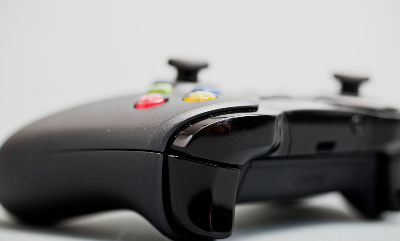 Xbox One Supports 8 Wireless Controllers Simultaneously. PS4 Supports 4 Only